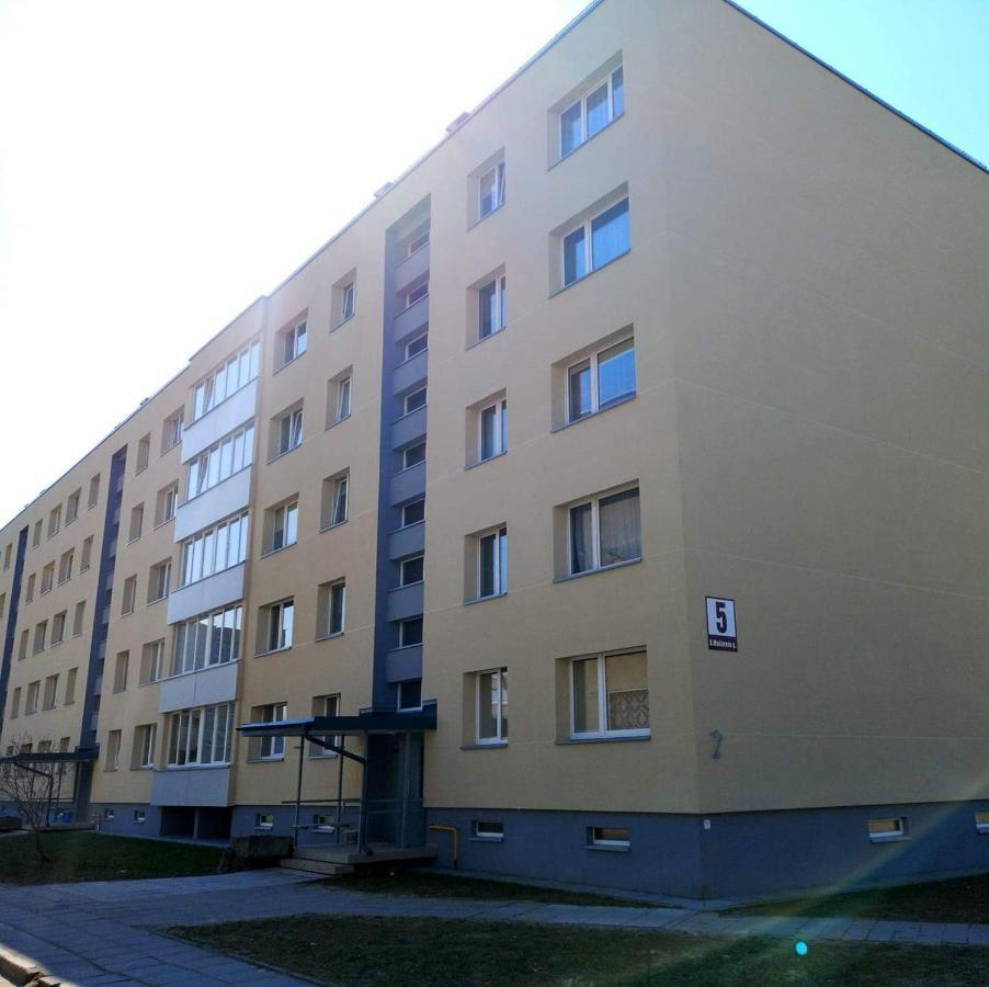 Trumpalaikis Bustas Plungeje Exterior photo